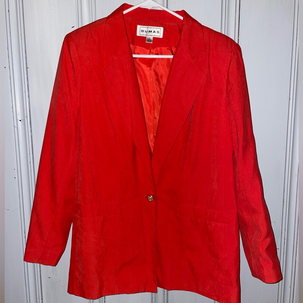 Red, elegant blazer/suit jacket.